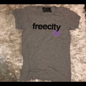 Grey Free City tee!